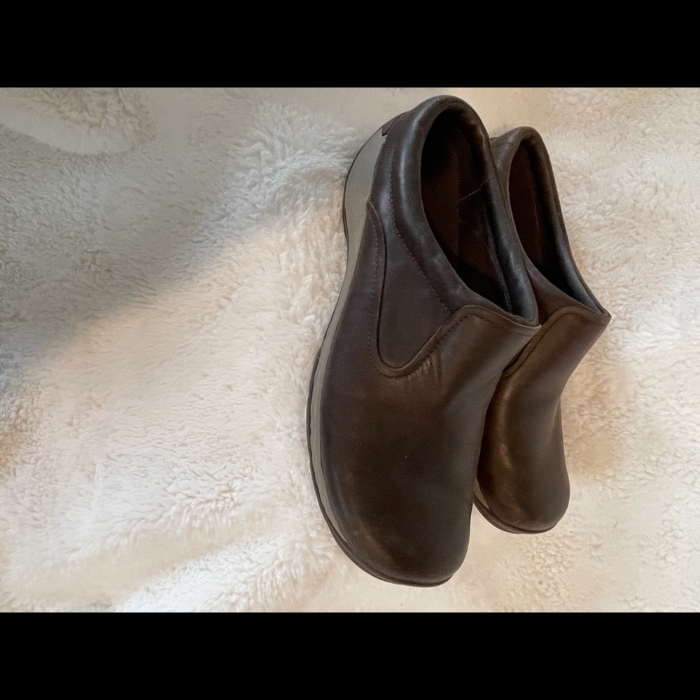 Shoes - Picture 2 of 4